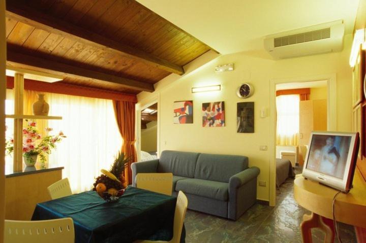 Residence Anchisemare Alba Adriatica Kültér fotó