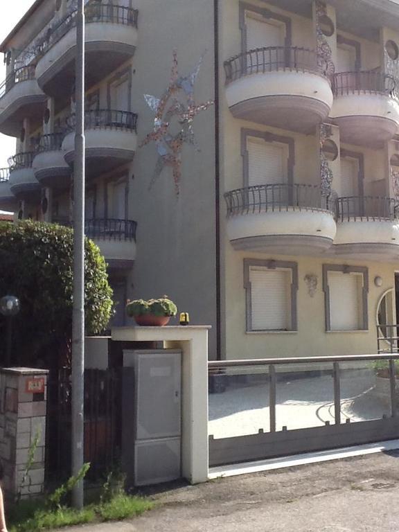 Residence Anchisemare Alba Adriatica Kültér fotó